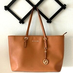 Quinn Jet Set Large Saffiano Brown Pebbled Leather Tote Bag